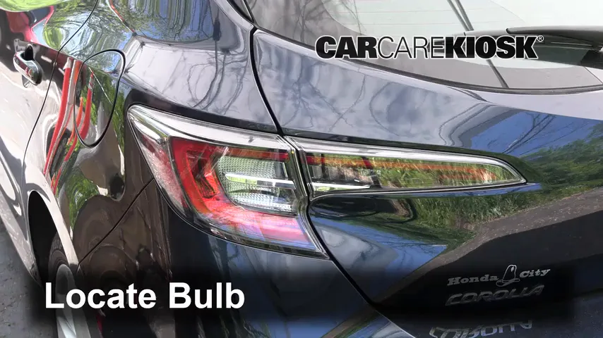 2019 Toyota Corolla SE 1.8L 4 Cyl. Hatchback Éclairage Feu stop (remplacer ampoule)